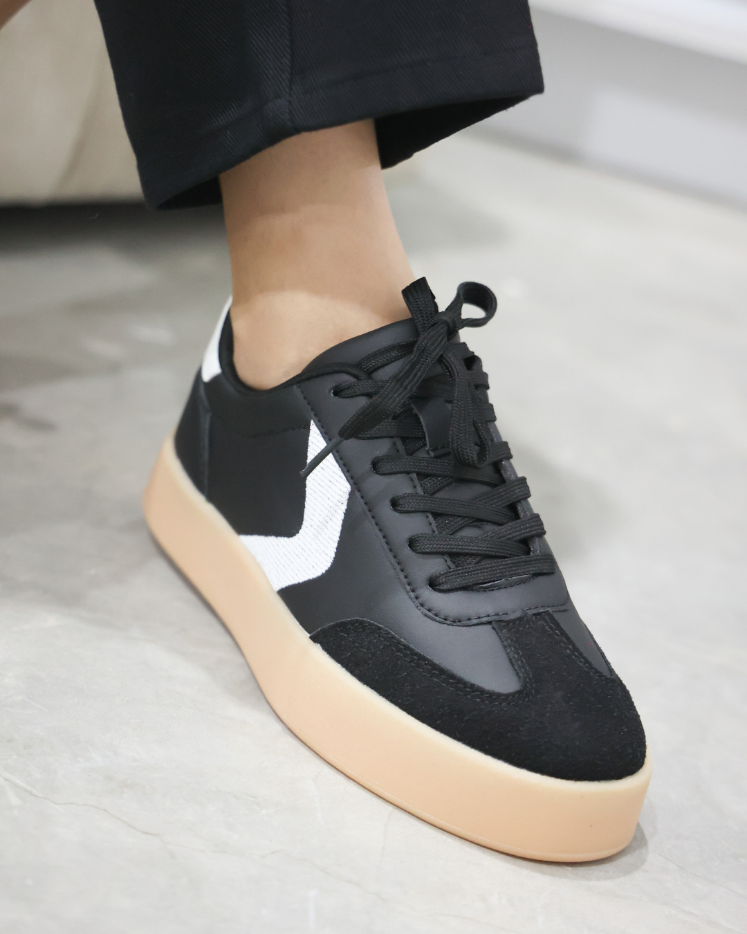 133I Sintético Negro/Blanco/Gamuza Negro